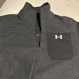 Men’s Under Armour Coldgear. Loose fit. Grey in color.